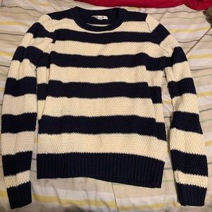 Stripped longe sleeve sweater